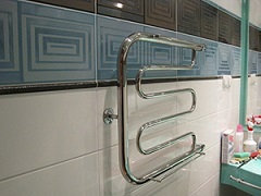 Установка-полотенцесушителя-в-ванной-комнате-1